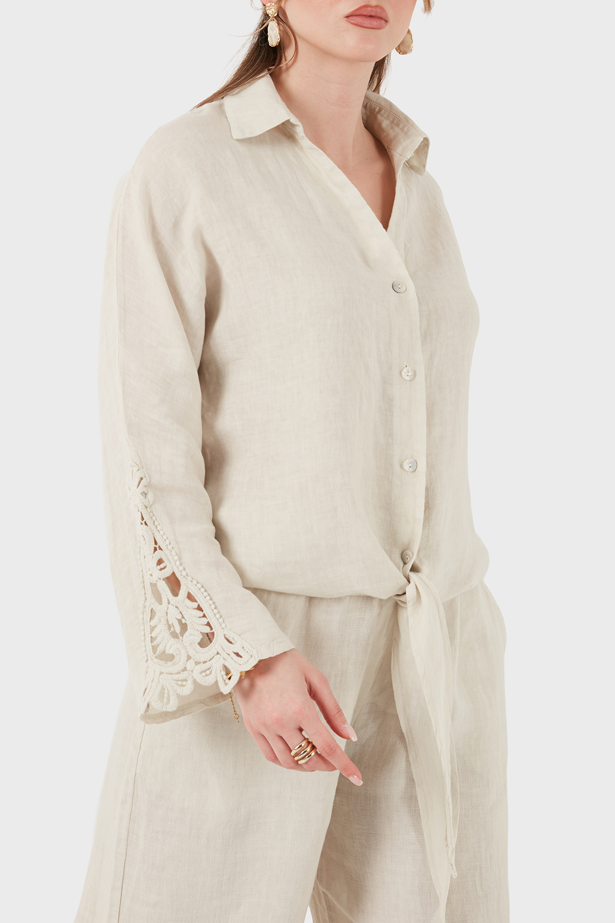 Via Dante Relaxed Fit Güpür Detaylı Uzun Kollu Keten Kadın Gömlek 699E31842 TAŞ